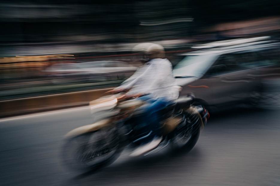 A person on a motorcycle

AI-generated content may be incorrect.